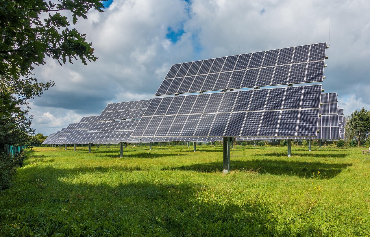 Slimme thermostaat bespaart energie thuis. Slimme thermostaat bespaart energie thuis.
