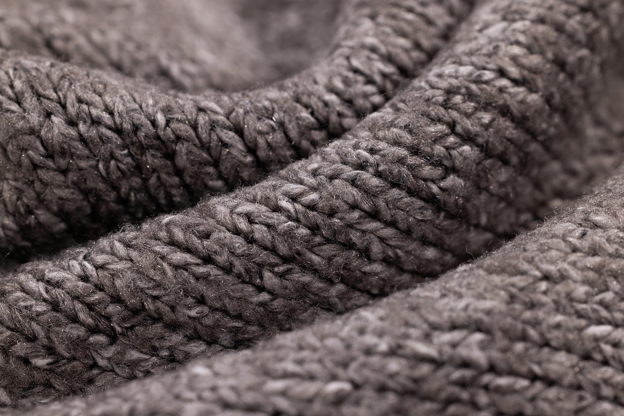 Vilten wandtapijt voegt kleur en textuur toe. Vilten wandtapijt voegt kleur en textuur toe.